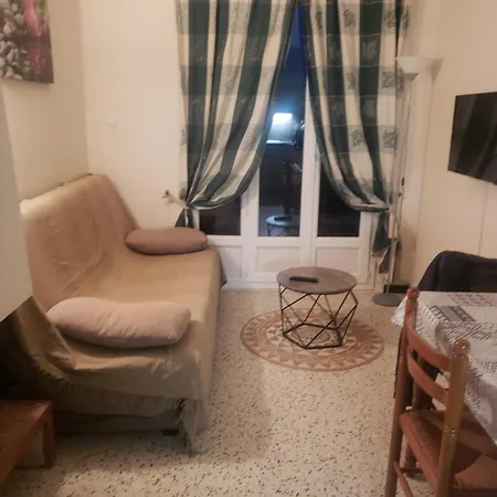 T2 100 M De La Appartement