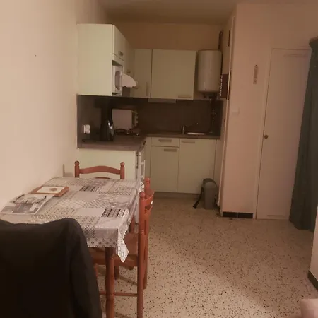 Apartament T2 100 M De La *